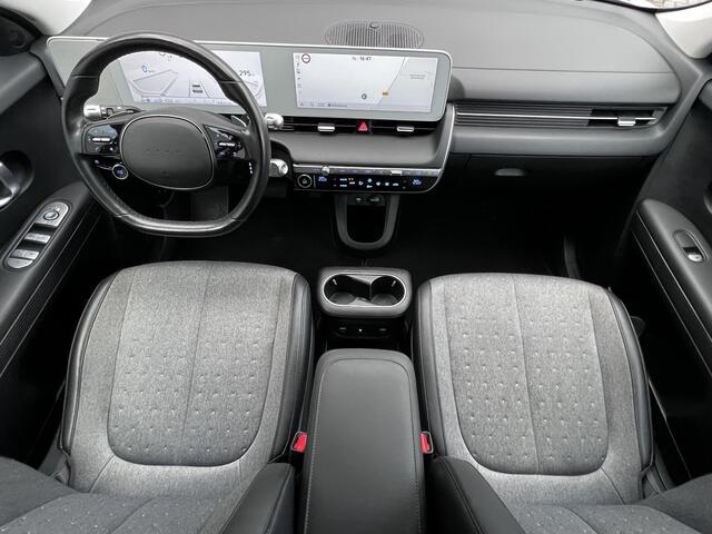 Hyundai IONIQ 5 Connect 73 kWh Automaat / Dealer onderhouden / Accu SoH 100% / 1.600 kg trekgewicht / Adapt. CC / WLTP 451 km / CCS snelladen / Warmtepomp / All Season banden op 19" LM wielen /