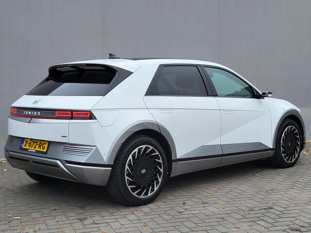 Hyundai IONIQ 5 Lounge AWD 77.4 kWh / 100% SOH / Origineel NL Auto / Panoramadak / Camera buitenspiegels / DAB / Bose audio / HUD / Navigatie / Stuur-, voorstoel- en achterbank verwarming / Stoelventilatie /