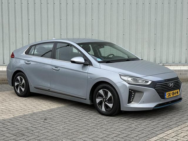Hyundai IONIQ 1.6 GDi Comfort / Automaat / Parkeersensoren Voor + Achter / Achteruitrijcamera / Adaptieve Cruise Control / Bluetooth / Navigatie / Climate Control / Apple CarPlay & Android Auto / Origineel Nederlands / Dealer Onderhouden /