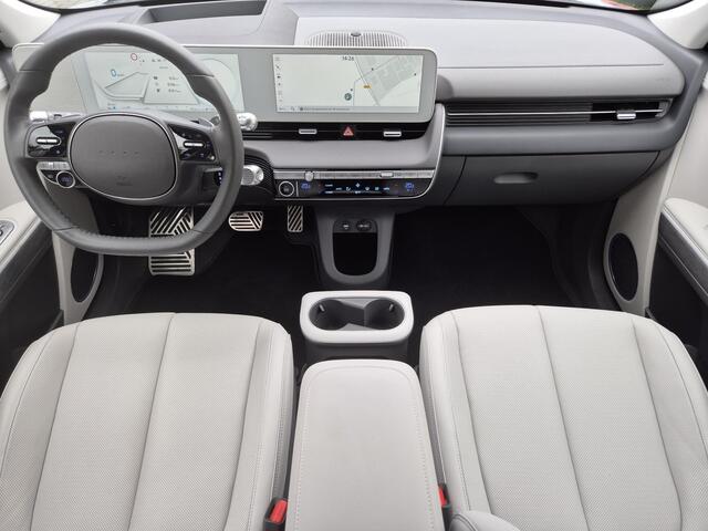 Hyundai IONIQ 5 Connect+ AWD 77.4 kWh Automaat / HUD / Stuur-, en Stoelverwarming / Allseason beanden / Trekgewicht 1600 Kg / Elektrische achterklep / Bose Audio Systeem / Apple Carplay Android Auto / Navigatie / Achteruitrijcamera /