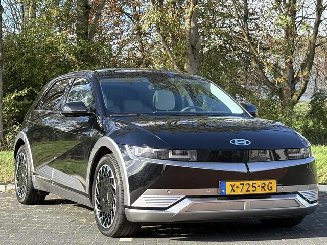 Hyundai IONIQ 5 Lounge AWD 77.4 kWh | Panoramadak | Lederen bekleding & memory functie | Warmtepomp & V2L | Geïntegreerde navigatie | Apple Carplay & Android Auto | Adaptieve Cruisecontrol | Camera | Warmtepomp | Stoel & stuur verwarming | Premium audio BOSE |