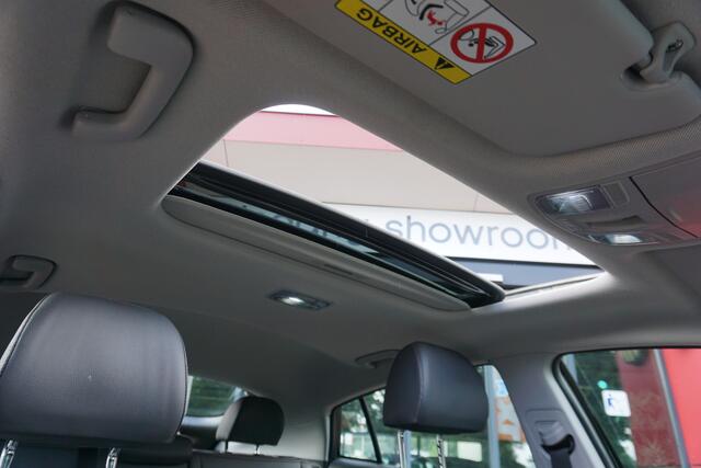 Hyundai IONIQ Premium EV | Origineel NL | Schuif-/kanteldak | Camera | Leder | Infinity Sound | Navigatie | Winter Pakket |