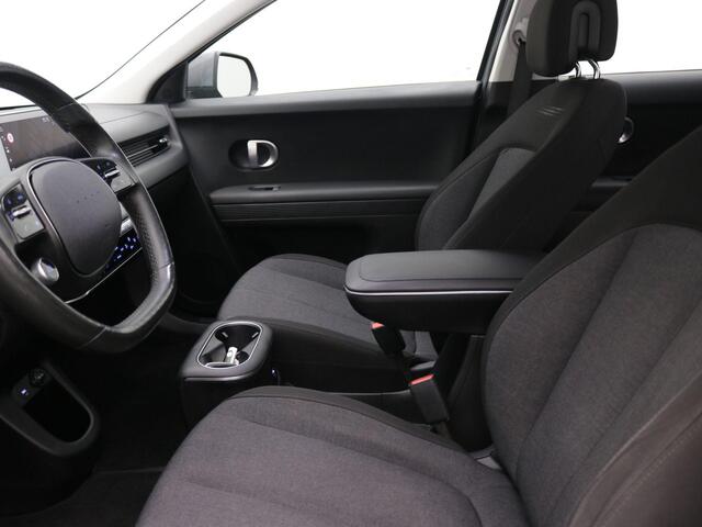 Hyundai IONIQ 5 Style 73kWh Automaat / Trekhaak (afneembaar) / 3 Fase laden / 1600KG Trekgewicht / Navigatie / Stoel & Stuurwiel verwarming voor / Achteruitrijcamera / Keyless Entry /