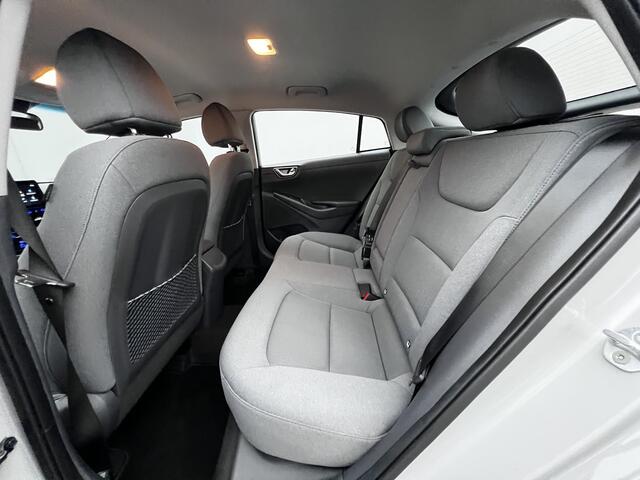 Hyundai IONIQ Comfort EV 38 kWh Automaat / Dealer onderhouden / Accu SoH 100% / Navigatie Bleulink / Adaptieve CC / Stuur- en stoelverwarming / Apple Carplay Android /