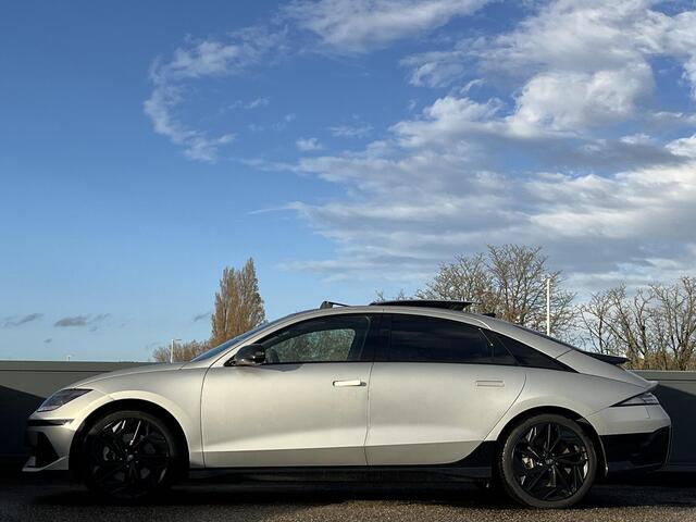 Hyundai IONIQ 6 First Edition AWD 77.4 kWh 325PK | Panorama schuifkanteldak | 800 V snellaadsysteem 10-80% in ca. 18 minuten | 20? lichtmetalen velgen & matzwarte designaccenten | BOSE premium audiosysteem | Premium interieur |