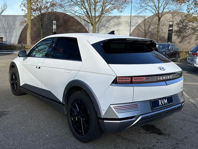 Hyundai IONIQ 5 Lounge AWD 77.4 kWh SOH 100% RIJKLAAR! | FABRIEKSGARANTIE HYUNDAI TOT 10-2028| |STOELVERWARMING + VENTILATIE| DEALER OH. |ELEK. ACHTERKLEP| BOSE AUDIO| VOL OPTIES| ACHTERBANK VERWARMD| HEAD-UP