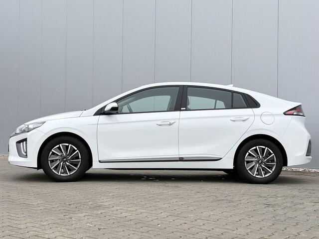 Hyundai IONIQ Comfort EV 38 kWh / Fabrieksgarantie tot 1/2027 / Stoel-Stuurverwarming / Apple Carplay/Android Auto / Automaat / Navigatie /