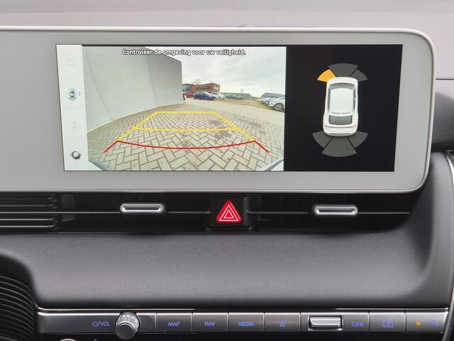 Hyundai IONIQ 5 Lounge 73kWh Automaat / Accu SOH 100% / Fabrieksgarantie tot 11-2026 / Dealer onderhouden / Trekhaak aneembaar / WLTP 451 km / CCS snelladen / Warmtepomp / Stuur-, Stoel en Achterbank verwarming / Adaptief CC /