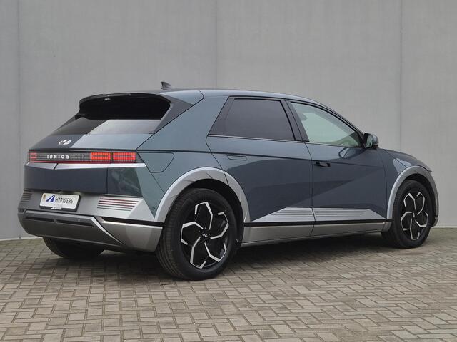 Hyundai IONIQ 5 Lounge 73kWh Automaat / Fabrieksgarantie tot 10-2027* / Accu SoH 100% / HUD / Trekgewicht 1600 Kg / WLTP bereik 481 km / CCS snelladen / Stuur-, Stoel en Achterbank verwarming / Adaptief CC / Rondomzicht camera / Meerprijs gebruikte winterset ¤ 599 /