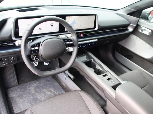Hyundai IONIQ 6 Connect 77.4 kWh | Head-Up Display | Navigatie | Camera | Apple Carplay/Android Auto | Warmtepomp | Adapt. Cruise Control | Dodehoek | Stuur- + Stoelverwarming | Rijklaarprijs!