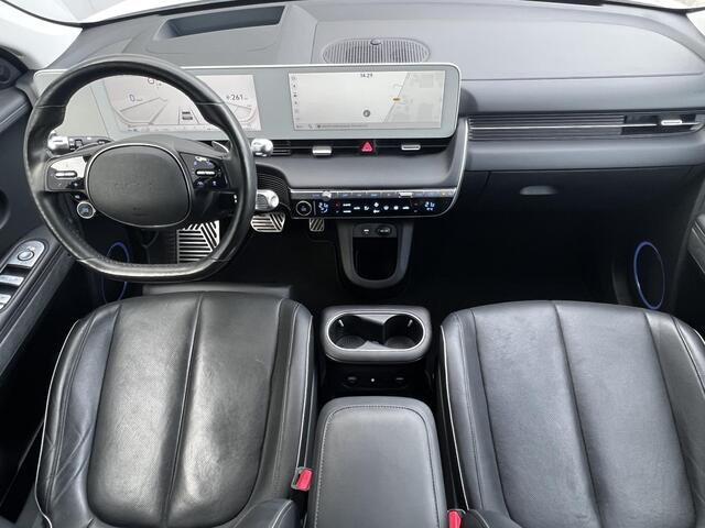 Hyundai IONIQ 5 Lounge 73kWh Automaat / Fabrieksgarantie tot 10-2026 / 8 jaar Batterijgarantie / Accu SoH 99% / WLTP 451 km / CCS snelladen / Warmtepomp / Leder / HUD / Camera 360° / BOSE / Elektrische stoelen en klep / Stoelventilatie / Stuur-, stoel- en achterbankve