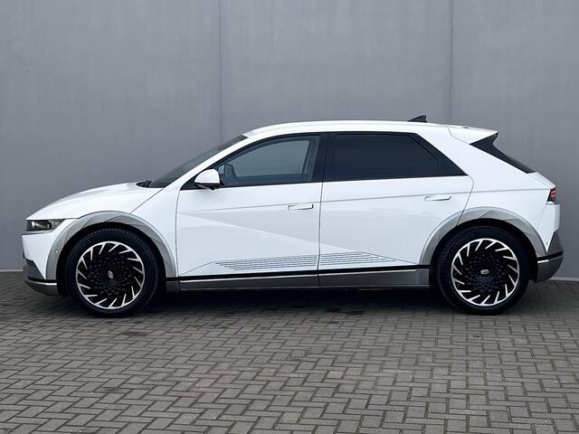Hyundai IONIQ 5 Lounge 73kWh Automaat / Fabrieksgarantie tot 10-2026 / 8 jaar Batterijgarantie / Accu SoH 99% / WLTP 451 km / CCS snelladen / Warmtepomp / Leder / HUD / Camera 360° / BOSE / Elektrische stoelen en klep / Stoelventilatie / Stuur-, stoel- en achterbankve