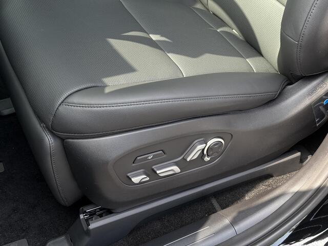 Hyundai IONIQ 9 Connect+ AWD 7p. 110.3 kWh / Incl 1500,- korting / Nu in de Showroom! / Stoelmassage / Stoel- & Stuurverwarming / Stoelverkoeling Voor + Achter / Schuif- & Kanteldak / 360 Camera /