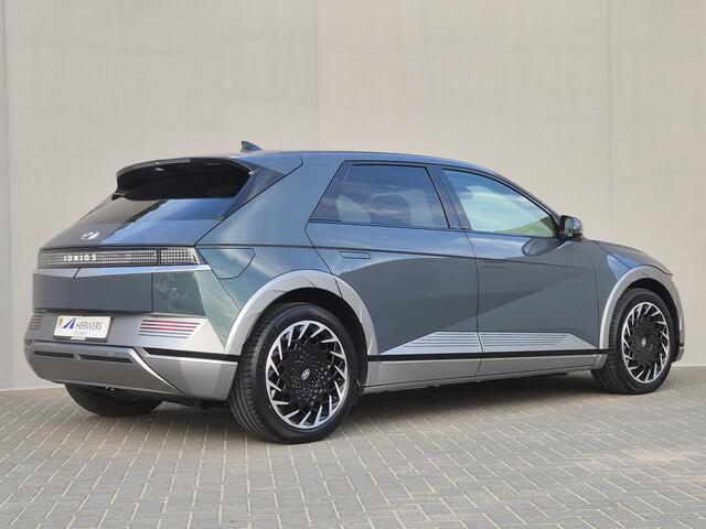 Hyundai IONIQ 5 Connect 73kWh Automaat / Fabrieksgarantie tot 07-2027 / 8 jaar Batterijgarantie / 20" Lounge Wielen / Apple Carplay Android Auto / WLTP bereik 451 km / Trekgewicht 1600 kg / Stuur-, Stoel en Achterbankverwarming / Adaptief CC / Elektrische achterklep /