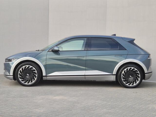 Hyundai IONIQ 5 Connect 73kWh Automaat / Fabrieksgarantie tot 07-2027 / 8 jaar Batterijgarantie / 20" Lounge Wielen / Apple Carplay Android Auto / WLTP bereik 451 km / Trekgewicht 1600 kg / Stuur-, Stoel en Achterbankverwarming / Adaptief CC / Elektrische achterklep /