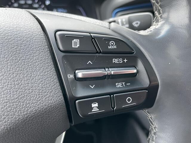 Hyundai IONIQ 1.6 GDi Premium / Lederen Interieur / Navigatie / Verwarmde Stoelen + Stuurwiel / Afn. Trekhaak / Schuif - Kanteldak / Parkeersensoren V + A / Keyless Entry / Dealer Onderhouden.