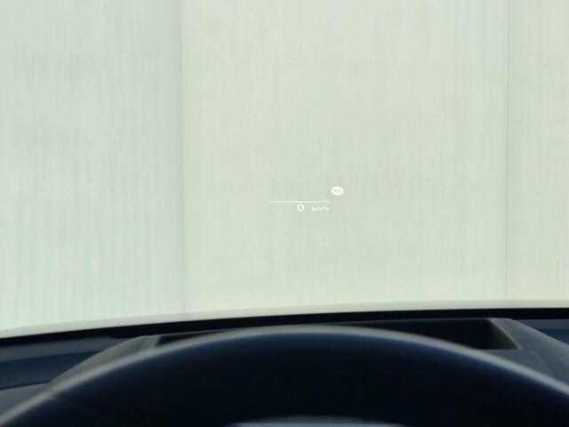 Hyundai IONIQ 5 Lounge 73kWh / Fabrieksgarantie tot 11-2026 / Dealer Onderhouden / HUD / BOSE / 360 Camera / Stoel Verwarming / Stoel Verkoeling / Stoel Ventilatie / Elektr. Stoelen + Memory / Achterbank Verwarming / Elektr. Achterklep / Dodehoek Detectie / Apple Carpl