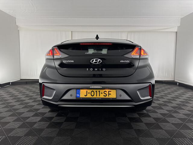 Hyundai IONIQ Comfort EV 38 kWh {SOH-100%} (INCL.BTW) *FULL-LED | ADAPTIVE-CRUISE | CAMERA | KEYLESS | DAB+ | NAVI-FULLMAP | HEATED-COMFORTSEATS | PRIVACY-GLASS | ECC | PDC | 16''ALU*