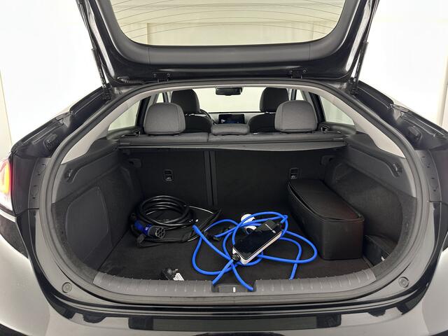Hyundai IONIQ Comfort EV 38 kWh {SOH-100%} (INCL.BTW) *FULL-LED | ADAPTIVE-CRUISE | CAMERA | KEYLESS | DAB+ | NAVI-FULLMAP | HEATED-COMFORTSEATS | PRIVACY-GLASS | ECC | PDC | 16''ALU*