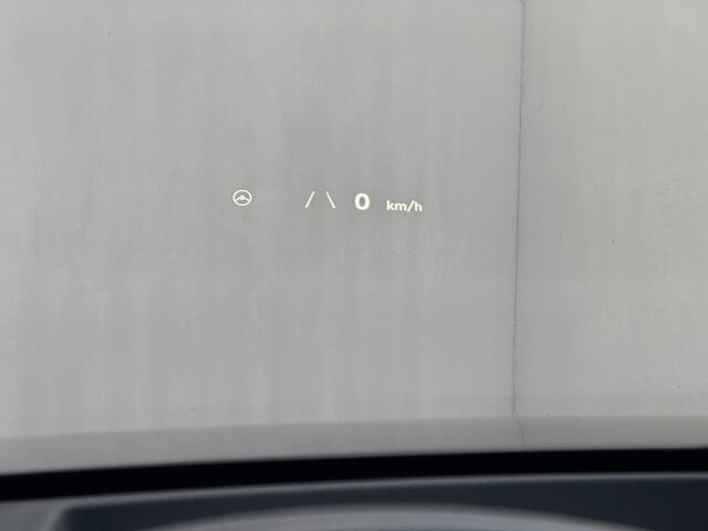 Hyundai IONIQ 5 Lounge 73kWh Automaat / Afn. Trekhaak / Dealer onderhouden / Fabrieksgarantie tot 6-2027 / Warmtepomp / 8 Jaar Batterij Garantie / HUD / CCS snel laden / 360 Camera / Adaptieve Cruise / Lederen Bekleding / Elektr. Stoelen / Stoel Verwarming / Stoel Vent