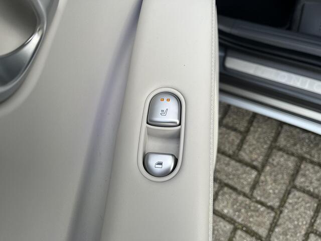 Hyundai IONIQ 5 Lounge 73kWh Automaat / Panoramadak / Achterstoelen verwarmd / Apple Carplay/Android Auto / Lichtmetalen velgen 20" /