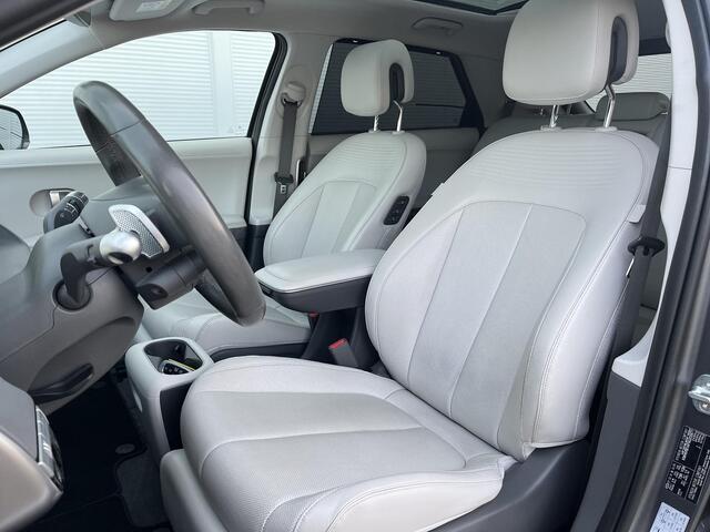 Hyundai IONIQ 5 Lounge 73kWh Automaat / Panoramadak / Achterstoelen verwarmd / Apple Carplay/Android Auto / Lichtmetalen velgen 20" /