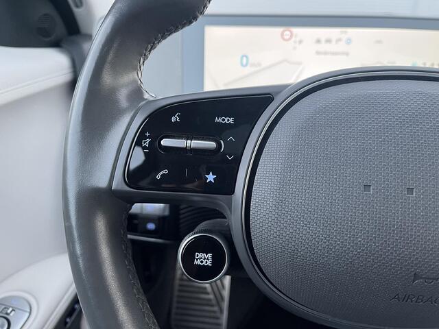 Hyundai IONIQ 5 Lounge 73kWh Automaat / Panoramadak / Achterstoelen verwarmd / Apple Carplay/Android Auto / Lichtmetalen velgen 20" /