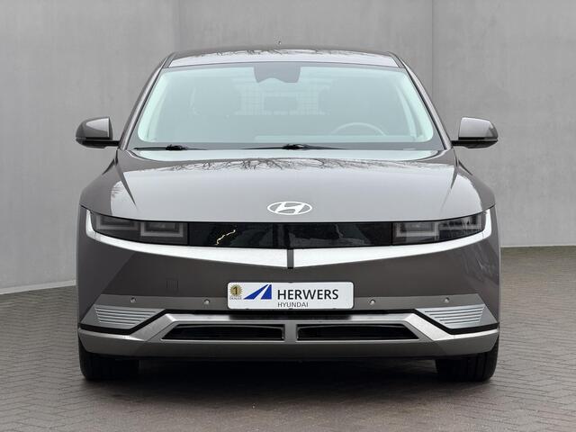 Hyundai IONIQ 5 Connect 73kWh Automaat / Fabrieksgarantie tot 08-2027 / Dealer onderhouden / 8 Jaar Batterij Garantie / Camera / Apple Carplay & Android Auto / Warmtepomp / Achterbank Verwarming / Stoel & Stuurwiel Verwarming / ACC Cruise / Dodehoek / Elektr. Stoelen /