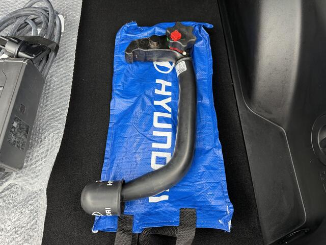 Hyundai IONIQ 5 Connect 73kWh Automaat / Afneembare Trekhaak 1600 Kg / SOH 98% / Dealer onderhouden / Fabrieksgarantie tot 12-2026 / 8 Jaar Batterij Garantie / Warmtepomp / Camera / Navigatie / Stoel en Stuurwiel Verwarming / Achterbank Verwarming / Elektr. Achterkle