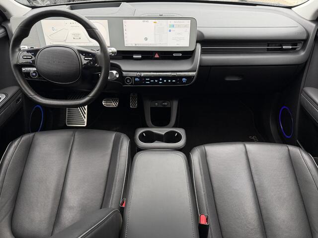 Hyundai IONIQ 5 Lounge 73kWh Automaat / Panoramadak / Dealer onderhouden / Fabrieksgarantie tot 12-2026 / 8 Jaar Batterij Garantie / All Season banden / Warmtepomp / HUD / 360 Camera / Navigatie / Elektr. stoelen + Memory / Stoel & Stuurwiel Verwarming / Stoel Ventila