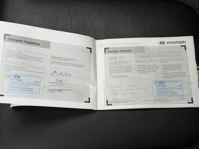 Hyundai IONIQ 5 Lounge 73kWh Automaat / Panoramadak / Dealer onderhouden / Fabrieksgarantie tot 12-2026 / 8 Jaar Batterij Garantie / All Season banden / Warmtepomp / HUD / 360 Camera / Navigatie / Elektr. stoelen + Memory / Stoel & Stuurwiel Verwarming / Stoel Ventila