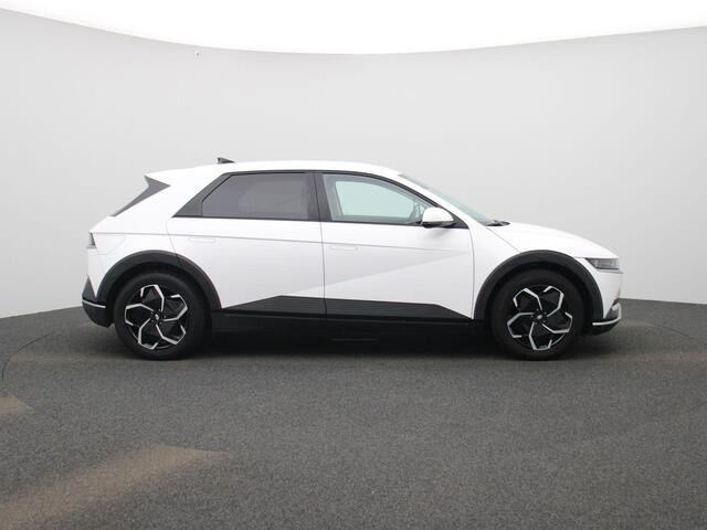 Hyundai IONIQ 5 77.4kWh Core 230Pk | Navigatie | Apple & Android Carplay | Trekhaak Afneembaar | Climate Control | Parkeersensoren Voor & Achter | Achteruitrijcamera | Stoelverwarming | Adaptieve Cruise Control |