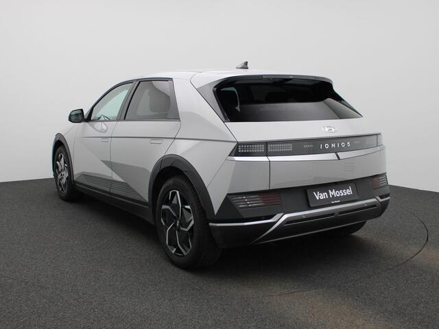 Hyundai IONIQ 5 Core Elektr. bed. achterklep| Climate Control / ECC | Licht metalen velgen 19 inch | Cruise control | Navigatie | Elektrisch verst. stoelen | Stoelverwarming | LED koplampen | Park Distance Control voor en achter | Achteruitrijcamera |