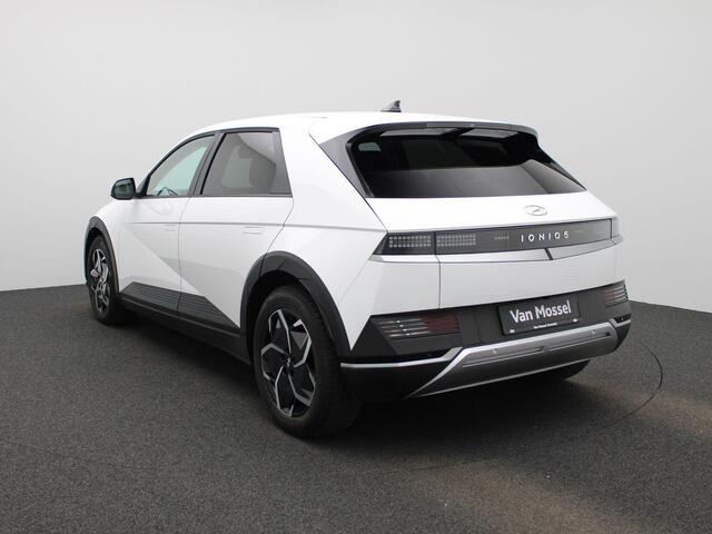 Hyundai IONIQ 5 77.4kWh Core | Navigatie | Apple & Android Carplay | Trekhaak Afneembaar | Climate Control | Parkeersensoren Voor & Achter | Achteruitrijcamera | Stoelverwarming | Adaptieve Cruise Control |