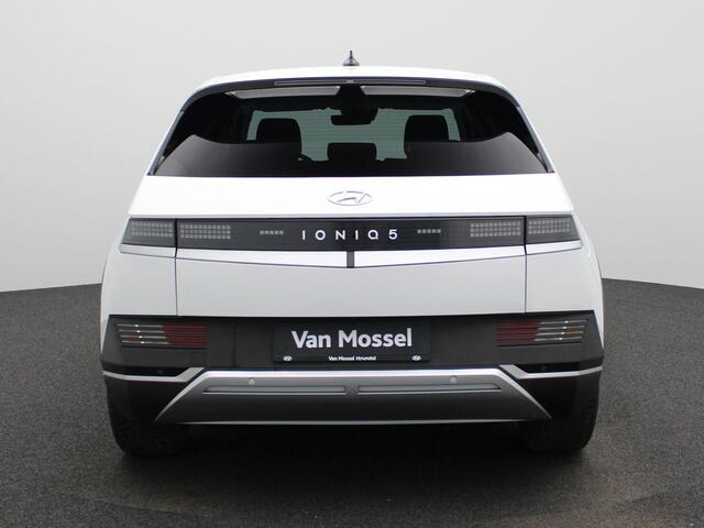 Hyundai IONIQ 5 77.4kWh Core | Navigatie | Apple & Android Carplay | Trekhaak Afneembaar | Climate Control | Parkeersensoren Voor & Achter | Achteruitrijcamera | Stoelverwarming | Adaptieve Cruise Control |