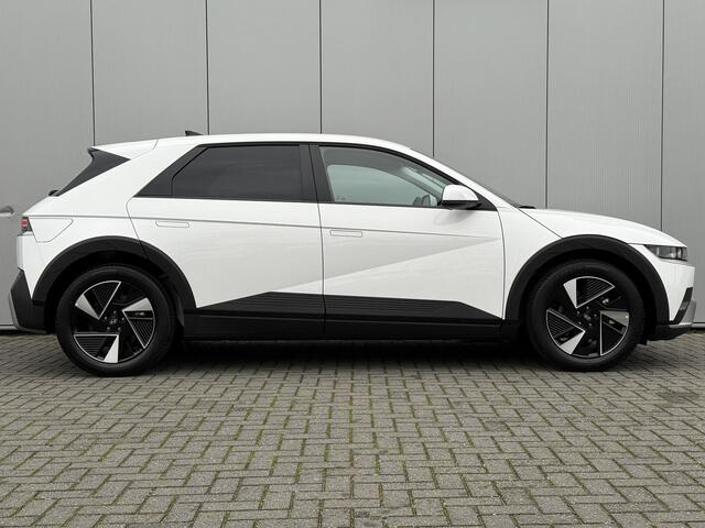 Hyundai IONIQ 5 Connect Limited 84 kWh / 3000 Voordeel / Stoel- & Stuurverwarming / Achteruitrijcamera / Parkeersensoren Voor + Achter /