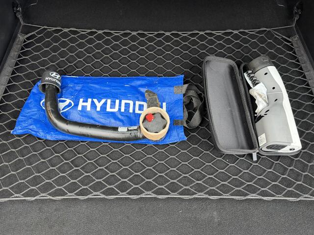 Hyundai IONIQ 5 Lounge AWD 77.4 kWh 325Pk Automaat / SOH 98% / Afn. Trekhaak / Dealer onderhouden / Fabrieksgarantie tot 11-2027 / 8 Jaar Batterij Garantie / Warmtepomp / HUD / 360 Camera / BOSE / Navigatie / Adaptieve Cruise / Elektr. Stoelen / Elektr. Achterklep / St