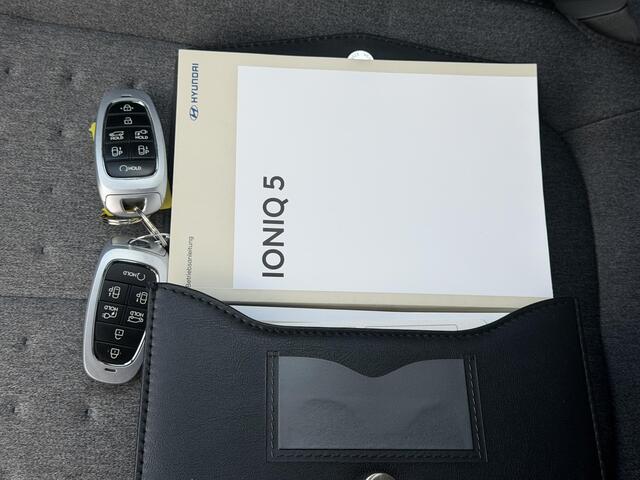 Hyundai IONIQ 5 Connect+ 77.4 kWh / SOH 100% / Fabrieksgarantie tot 12-2027 / Dealer Onderhouden / Warmtepomp / 8 Jaar Batterij Garantie / 360 Camera / Adaptieve Cruise / Stoel Stuurwiel Verwarming / Dodehoek /