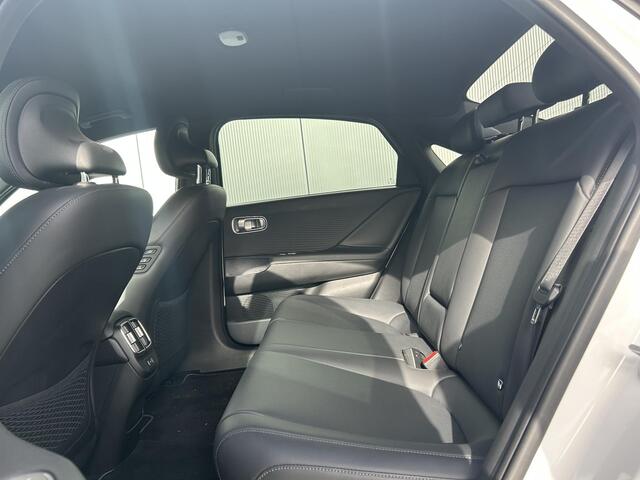 Hyundai IONIQ 6 Lounge 77.4 kWh / SOH 100% / Origineel NL Auto / 02-2030 Fabrieksgarantie / Stoel-, Stuur en Achterbankverwarming / Elektrische Stoelen / Stoelgeheugen / 360 Camera / Warmtepomp / Dodehoek Camera / HUD Display / Full Option /