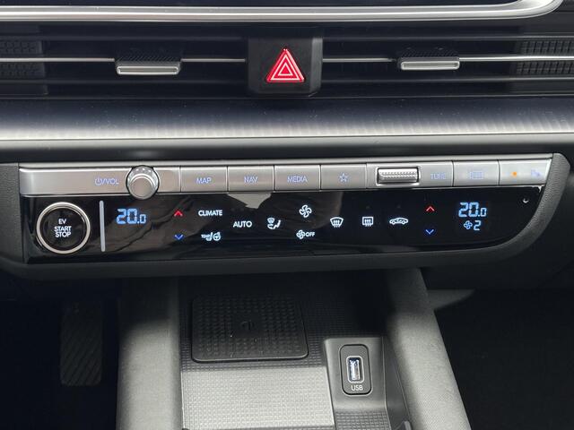 Hyundai IONIQ 6 Connect 77.4 kWh Automaat / Warmtepomp / SOH 100% / Fabrieksgarantie tot 1-2030 / 8 Jaar Batterij Garantie / Camera / 1.500 KG Trekgewicht / Adaptieve Cruise / Stoel, Stuur & achterbank Verwarming / Dodehoek / Apple carplay/Android auto /