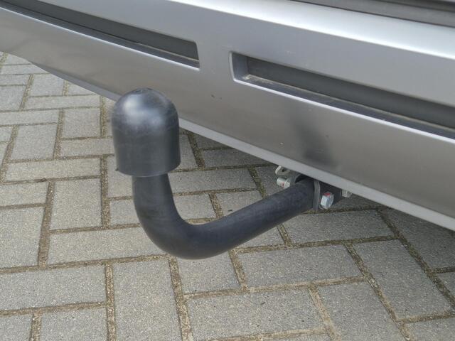 Hyundai IONIQ 5 Style 77.4 kWh Automaat / Fabrieksgarantie tot 05-2030 / Accu SOH 100% / Warmtepomp / CCS snellader / WLTP 507 km / Trekhaak vast / All season banden / Achteruitrijcamera / Trekgewicht 1600 kg / Apple Carplay Android Auto / Keyless Entry/Start /