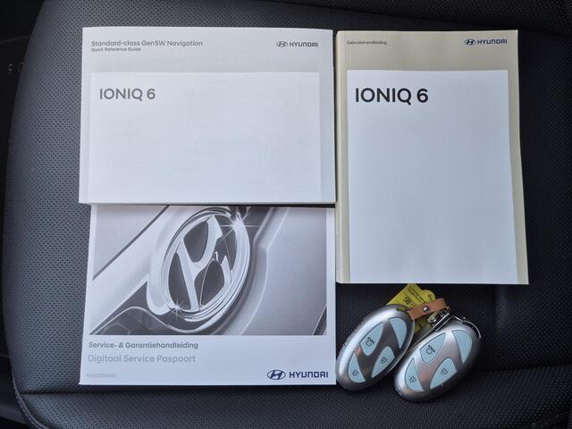 Hyundai IONIQ 6 Lounge AWD 77.4 kWh 325pk Automaat / Accu SOH 100% / Fabrieksgarantie tot 03-2029 / Trekgewicht 1.500 kg / warmtepomp / CCS snellader / Rondomzicht camera / Head Up Display / Bose Audio Systeem / Stuur- en Stoelverwarming / Elektrische achterklep / Adap