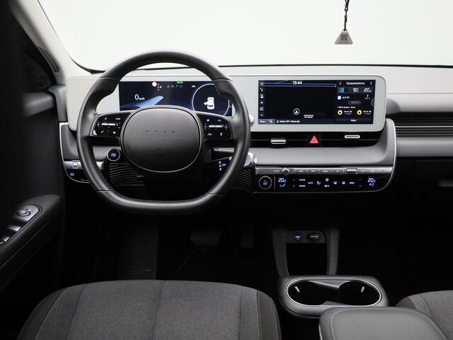 Hyundai IONIQ 5 77.4kWh Core | Elektr. bed. achterklep | Climate Control / ECC | Licht metalen velgen 19 inch | Cruise control Adaptive | Navigatie | Stoelverwarming | LED koplampen | Park Distance Control voor en achter | Achteruitrijcamera | Electrisch verstelbare be