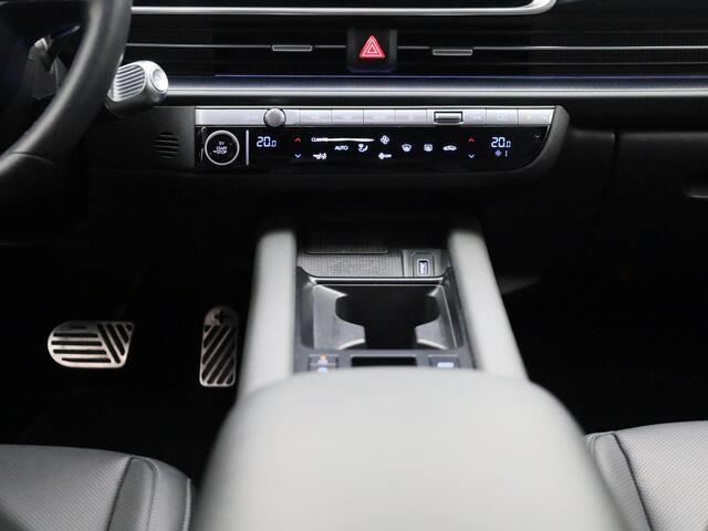 Hyundai IONIQ 6 77,4 kWh Balance | Verwarmd stuurwiel | Verwarmde achterbank | Zwarte binnenhemel | Geventileerde voorstoelen | Bestuurdersstoel met geheugen | Bose speakersysteem | Privacy glass | Head up display | Climate Control / ECC | Licht metalen velgen 19 inch 