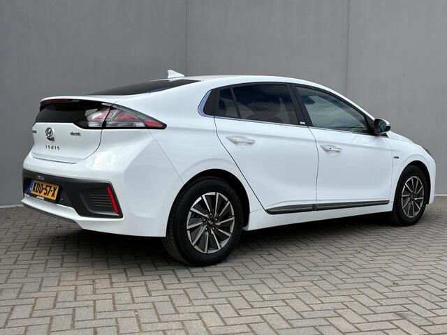 Hyundai IONIQ Premium EV 38 kWh Automaat / SOH 98,1% / Dealer onderhouden / Warmtepomp / Lederen bekleding / Stuur-/Stoel-/Achterbankverwarming / Stoelventilatie / Adaptieve Cruise Control / Achteruitrijcamera /