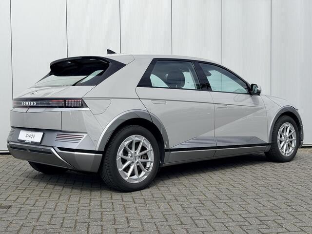 Hyundai IONIQ 5 Connect 77.4 kWh Automaat / SOH 100 % / Dealer onderhouden / 360 Camera / Warmtepomp / Stoel en stuur verwarming / Electrische achterklep / Inclusief winterwielen /