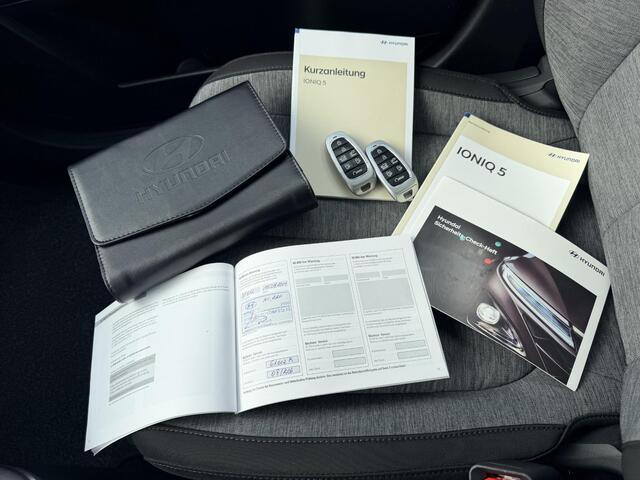 Hyundai IONIQ 5 Connect 77.4 kWh Automaat / SOH 100 % / Dealer onderhouden / 360 Camera / Warmtepomp / Stoel en stuur verwarming / Electrische achterklep / Inclusief winterwielen /