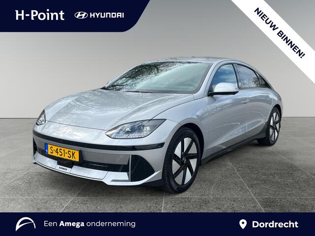 Hyundai IONIQ 6 Lounge 77.4 kWh 228pk | LEDEREN BEKLEDING | 800V ULTRA SNELLADEN | ELEK. VERSTELBARE STOELEN | MEMORY FUNCTIE | 360 GRADEN CAMERA | APPLE CARPLAY & ANDROID AUTO | ADAPTIEVE CRUISE CONTROL | STOEL- & STUURVERWARMING |