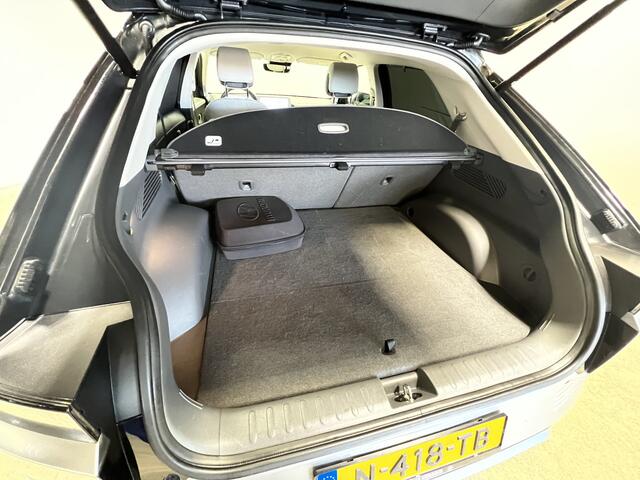 Hyundai IONIQ 5 Lounge 73kWh | Navigatie/Android/Apple Carplay | LM Velgen 19" | Warmtepomp | Voorstoelen/Achterbank Verwarmd | Lederen Bekleding | Cruise Control Adaptief | Airco |