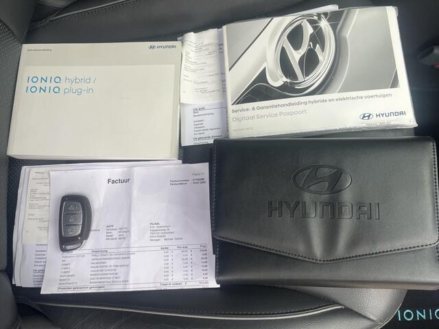 Hyundai IONIQ 1.6 GDi HEV Premium - Plus / Stoelventilatie / Stuur-, Stoel- en Achterbankverwarming / Apple Carplay&Android Auto / Memory Stoelen / Cruise Control Adaptief /
